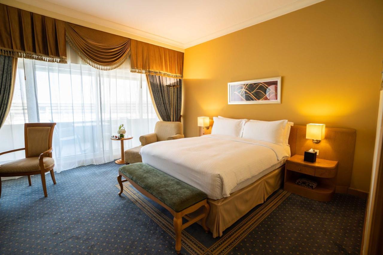 Officers Club & 5* Абу-Даби