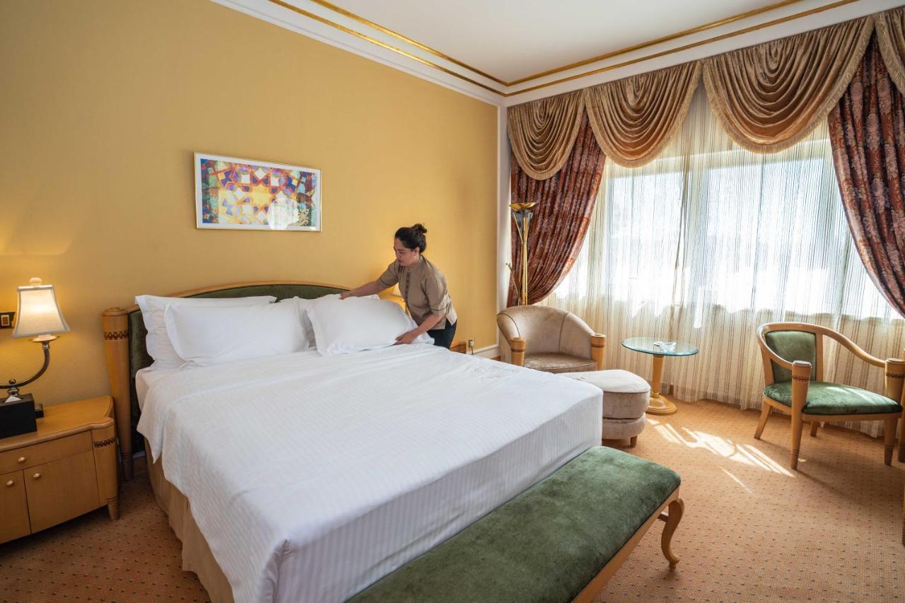 Officers Club & Hotel