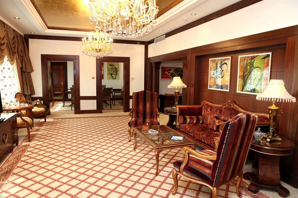 Hotel Officers Club & 5*