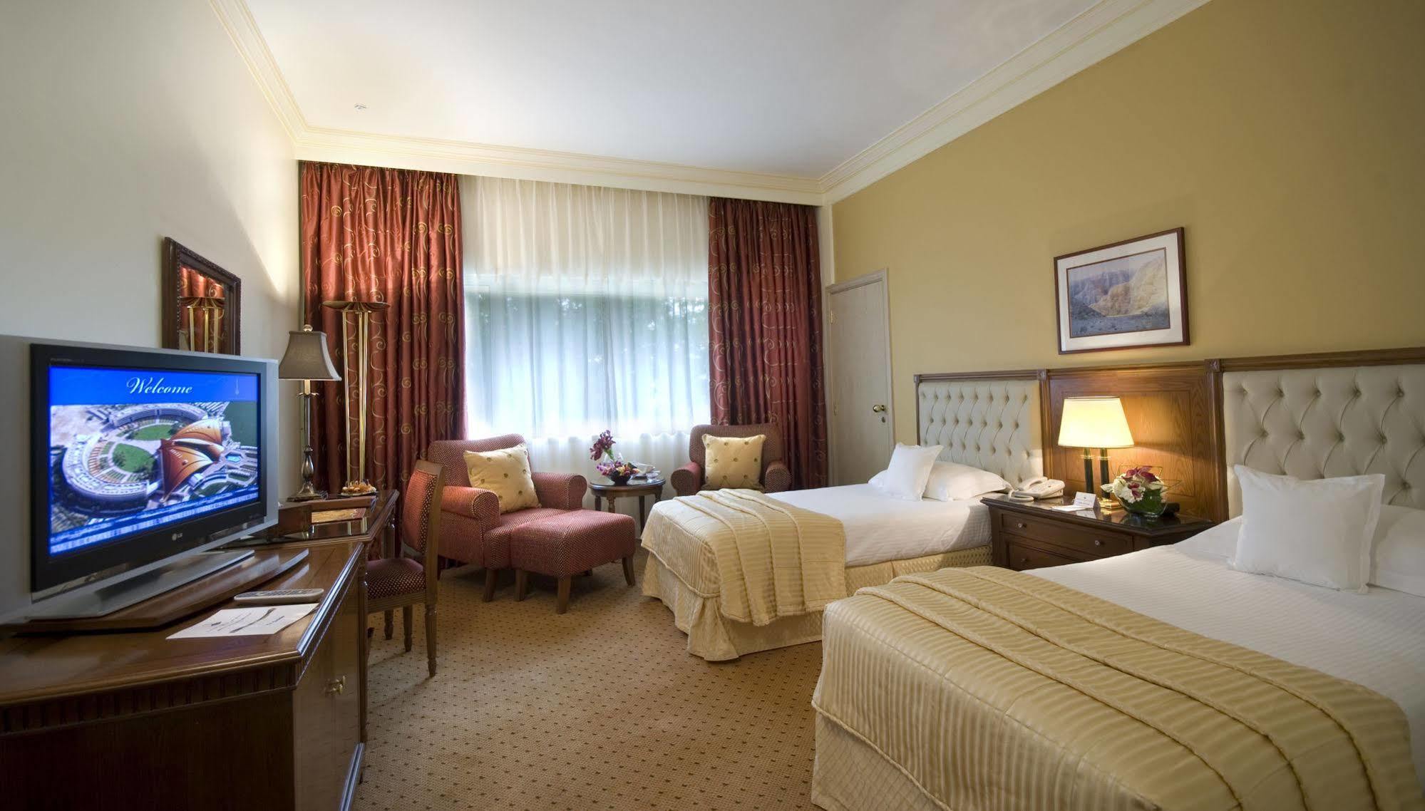 Officers Club & Hotel 5*